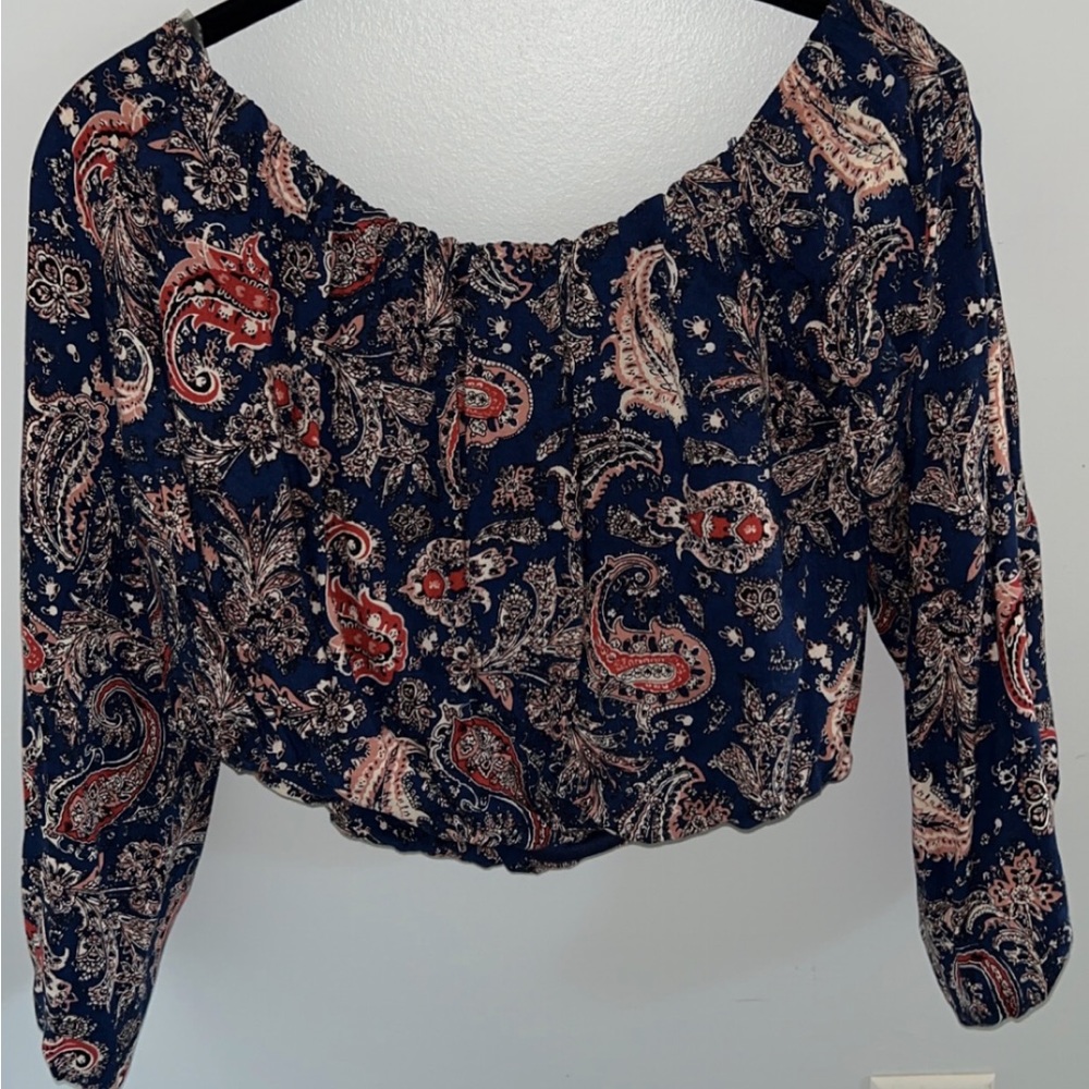 Womens cropped long sleeve shirt size medium